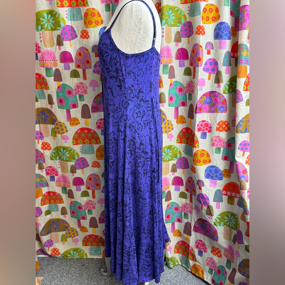 Serendipity Maui Spaghetti Strap Maxi Dress. Medium - Picture 8 of 10
